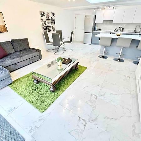 Paradigm House, Stunning 2-Bedroom Apartment 1, Free Parking, Oxford Exteriör bild