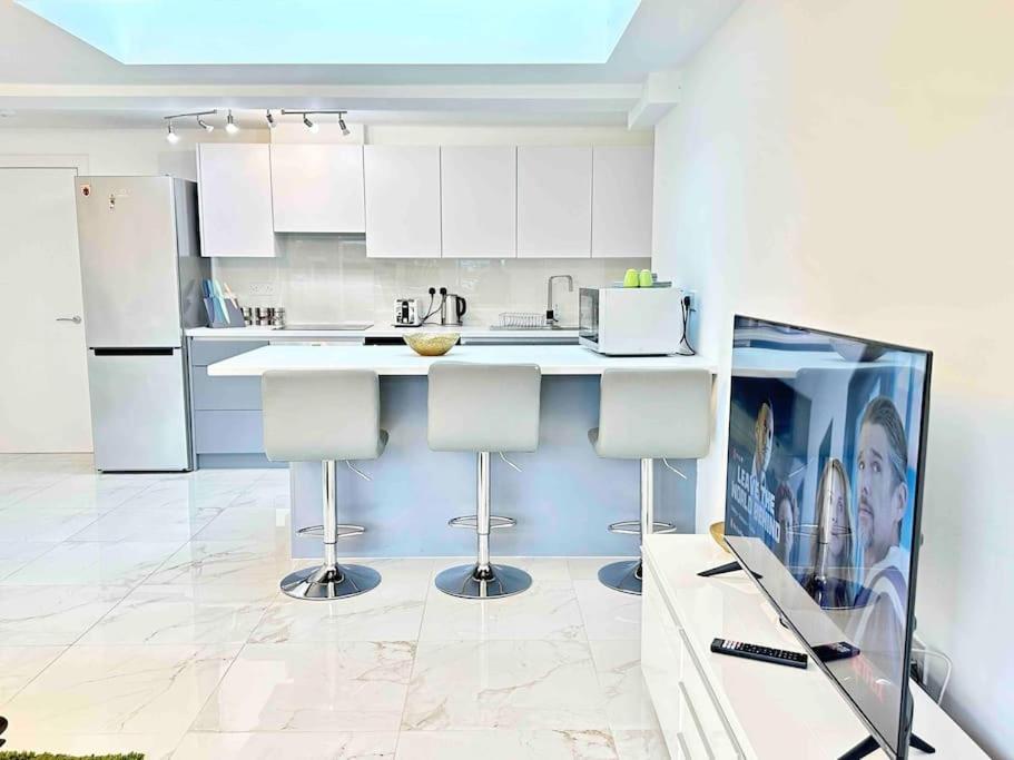 Paradigm House, Stunning 2-Bedroom Apartment 1, Free Parking, Oxford Exteriör bild