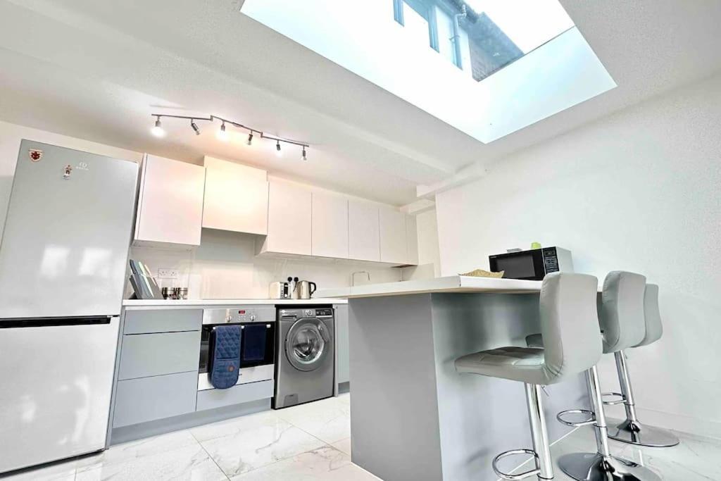 Paradigm House, Stunning 2-Bedroom Apartment 1, Free Parking, Oxford Exteriör bild