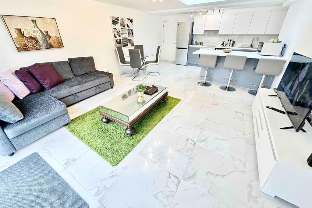 Paradigm House, Stunning 2-Bedroom Apartment 1, Free Parking, Oxford Exteriör bild