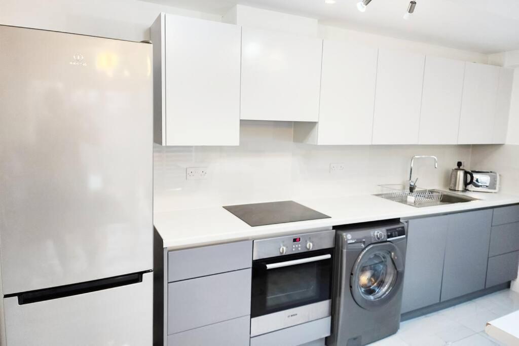 Paradigm House, Stunning 2-Bedroom Apartment 1, Free Parking, Oxford Exteriör bild